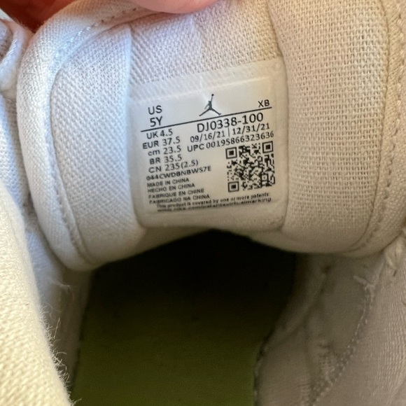 Jordan 1 Mid SE - Pastel Vivid Green Grind (GS) - Picture 8 of 13